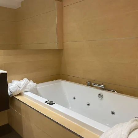 Singular Y Espacioso Apartamento Ondarreta Beach Apartment *